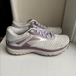 Brooks Adrenaline GTS womens size 6 gray purple